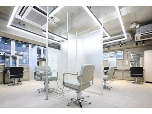 ユアーズヘア 新宿WEST(youres hair)(東京都新宿区西新宿7-11-17 ブレステン西新宿4F)